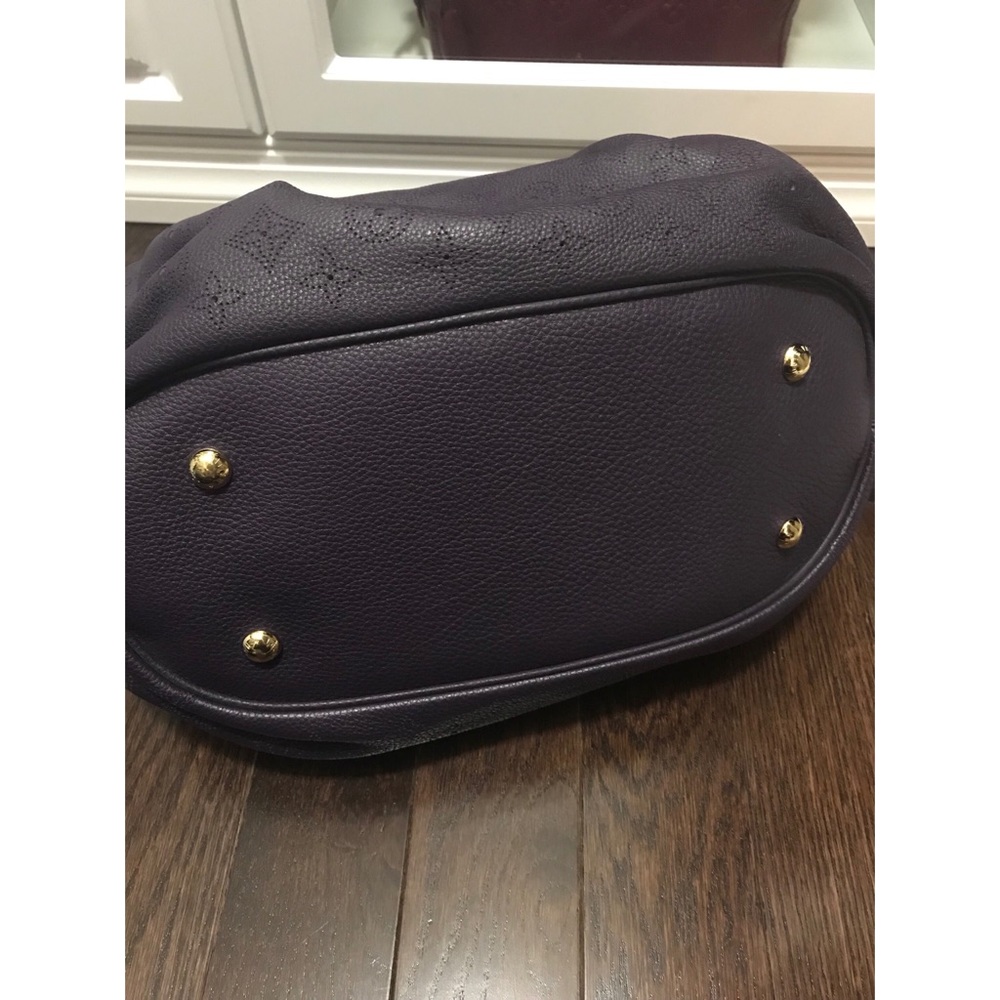 Louis Vuitton Mahina L - Picture 7 of 9